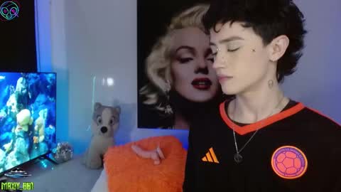 Snapshot of maxiy_001 chatting on 09-10-25, 04:23 Max online show from 09-10-25, 04:23