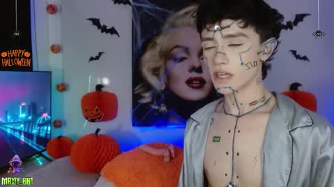 Snapshot of maxiy_001 chatting on 10-13-25, 01:16 Max online show from 10-13-25, 01:16