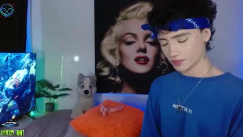 Snapshot of maxiy_001 chatting on 11-26-25, 07:42 Max online show from 11-26-25, 07:42