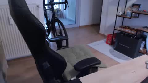 Snapshot of maxp0wer21 chatting on 12-14-24, 01:05 maxp0wer21 online show from 12-14-24, 01:05