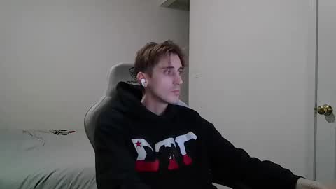 Snapshot of maxryderr chatting on 12-17-25, 01:55 Max Ryder online show from 12-17-25, 01:55