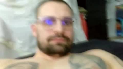 Snapshot of maxview67 chatting on 12-19-25, 05:09 Max online show from 12-19-25, 05:09