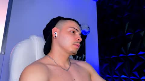 Snapshot of maxwell_dupont chatting on 01-17-26, 11:19 MAX online show from 01-17-26, 11:19