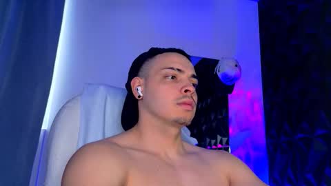 Snapshot of maxwell_dupont chatting on 02-01-26, 09:46 MAX online show from 02-01-26, 09:46