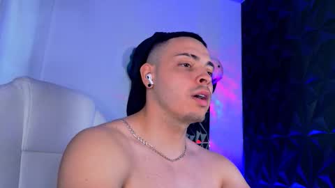 Snapshot of maxwell_dupont chatting on 02-03-26, 11:10 MAX online show from 02-03-26, 11:10