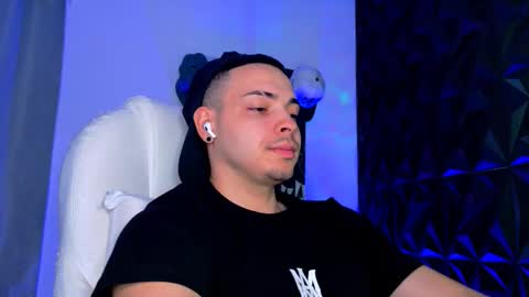 Snapshot of maxwell_dupont chatting on 02-10-26, 10:58 MAX online show from 02-10-26, 10:58