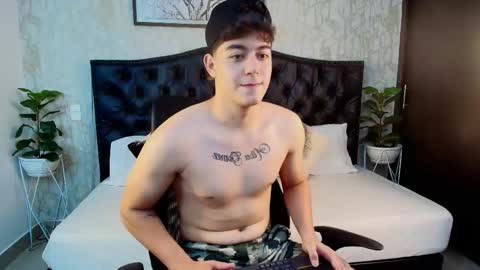 Snapshot of maxxicruz chatting on 10-24-25, 06:21 Maxxi online show from 10-24-25, 06:21