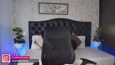 Snapshot of maxxicruz chatting on 11-08-25, 04:45 Maxxi online show from 11-08-25, 04:45