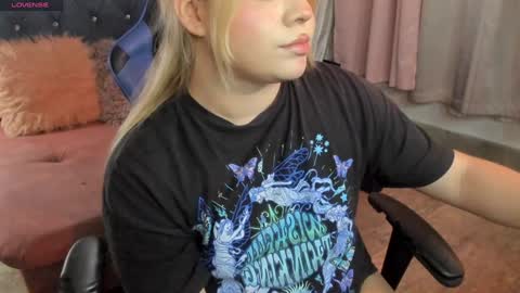 Snapshot of maxxxine_ chatting on 01-29-25, 05:40 Maxine Minx online show from 01-29-25, 05:40