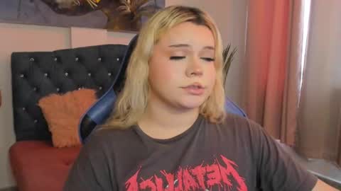 Snapshot of maxxxine_ chatting on 02-11-25, 03:29 Maxine Minx online show from 02-11-25, 03:29