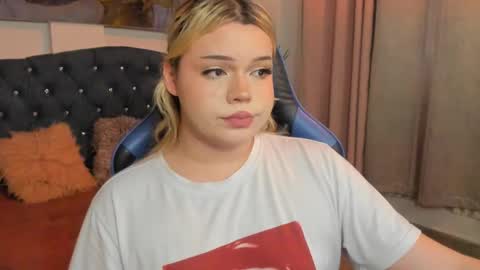 Snapshot of maxxxine_ chatting on 02-15-25, 11:25 Maxine Minx online show from 02-15-25, 11:25