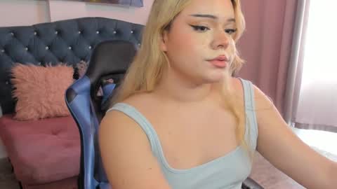 Snapshot of maxxxine_ chatting on 03-06-25, 04:28 Maxine Minx online show from 03-06-25, 04:28