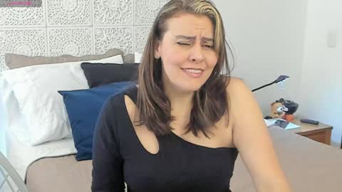 Snapshot of maxzy_star chatting on 12-06-24, 05:55 Victoria online show from 12-06-24, 05:55