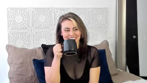 Snapshot of maxzy_star chatting on 12-19-24, 03:08 Victoria online show from 12-19-24, 03:08