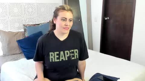 Snapshot of maxzy_star chatting on 12-23-24, 02:50 Victoria online show from 12-23-24, 02:50