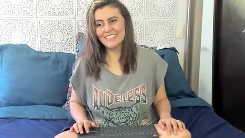 Snapshot of maxzy_star chatting on 01-30-25, 08:53 Victoria online show from 01-30-25, 08:53