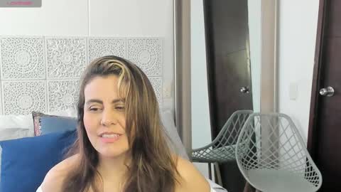 Snapshot of maxzy_star chatting on 02-15-25, 07:06 Victoria online show from 02-15-25, 07:06