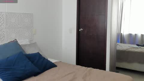 Snapshot of maxzy_star chatting on 09-17-25, 08:43 Victoria online show from 09-17-25, 08:43