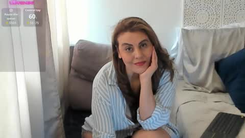 Snapshot of maxzy_star chatting on 11-15-25, 05:20 Victoria online show from 11-15-25, 05:20