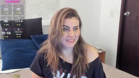 Snapshot of maxzy_star chatting on 12-17-25, 09:43 Victoria online show from 12-17-25, 09:43