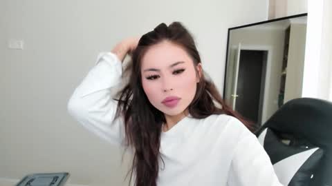 Snapshot of may_mia chatting on 10-26-25, 04:29 Mia online show from 10-26-25, 04:29