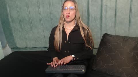 Maya online show from 09-21-25, 12:07