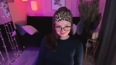 Snapshot of maya___muse chatting on 02-22-26, 02:04 Maya online show from 02-22-26, 02:04