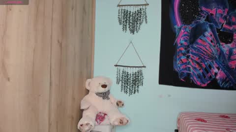 Snapshot of maya__fox chatting on 02-03-25, 11:05 OF mayitta19 online show from 02-03-25, 11:05