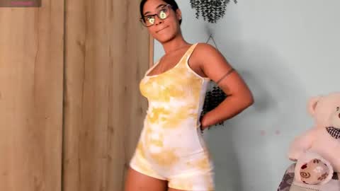 Snapshot of maya__fox chatting on 02-18-25, 10:25 OF mayitta19 online show from 02-18-25, 10:25