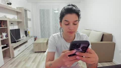 Snapshot of maya_and_guests chatting on 05-17-26, 02:09 Maya online show from 05-17-26, 02:09