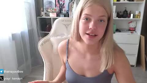 Snapshot of maya_blonde18 chatting on 06-24-26, 03:05 Maya online show from 06-24-26, 03:05