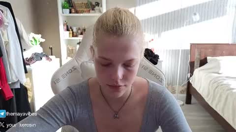 Snapshot of maya_blonde18 chatting on 07-18-26, 03:33 Maya online show from 07-18-26, 03:33