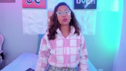 Snapshot of maya_cardona chatting on 12-16-25, 02:33 Maya online show from 12-16-25, 02:33