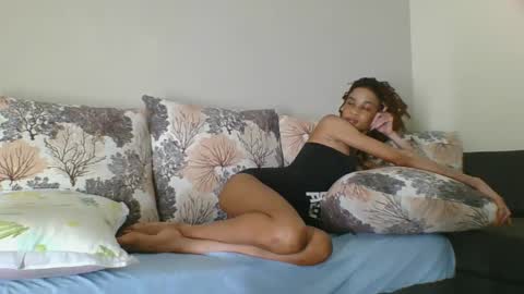 Snapshot of maya_dol chatting on 09-30-25, 12:15 maya online show from 09-30-25, 12:15