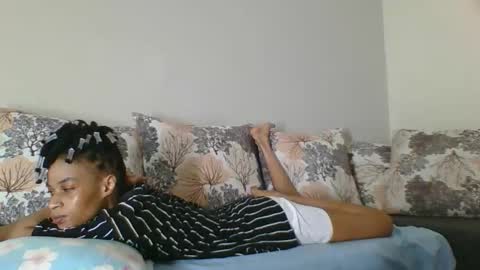 Snapshot of maya_dol chatting on 10-21-25, 08:20 maya online show from 10-21-25, 08:20