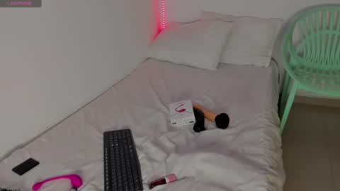 Maya online show from 09-30-25, 05:01