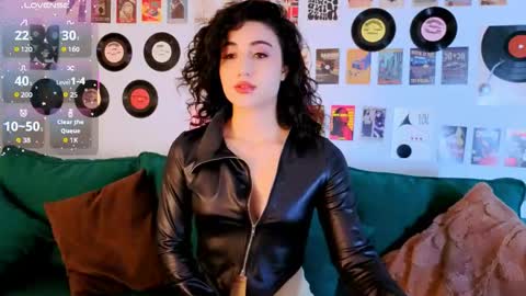 Snapshot of maya_rogerss chatting on 04-19-26, 02:49 Maya online show from 04-19-26, 02:49