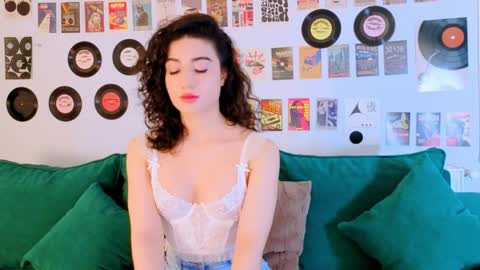 Snapshot of maya_rogerss chatting on 05-17-26, 02:35 Maya online show from 05-17-26, 02:35