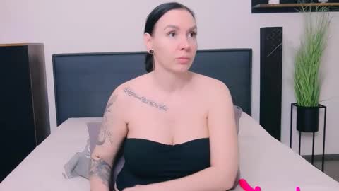 MayaCruise online show from 02-20-26, 10:16