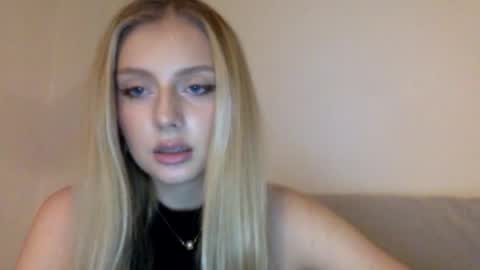 Snapshot of mayaflirt chatting on 02-18-26, 09:00 mayaflirt online show from 02-18-26, 09:00