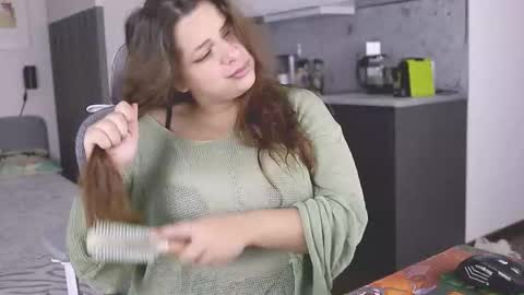 Snapshot of mayaik chatting on 11-23-25, 09:47 mayaik online show from 11-23-25, 09:47