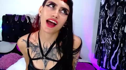 Snapshot of mayaredd chatting on 01-30-25, 03:33 mayaredd online show from 01-30-25, 03:33