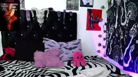 Snapshot of mayaredd chatting on 11-18-25, 11:48 mayaredd online show from 11-18-25, 11:48