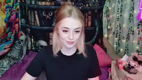Snapshot of maybe_yours333 chatting on 07-04-26, 11:38 maybe_yours333 online show from 07-04-26, 11:38