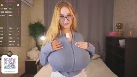 Snapshot of maybellebyone chatting on 06-19-26, 05:50 Milina online show from 06-19-26, 05:50