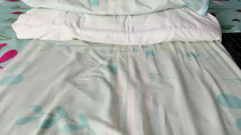 Snapshot of maybelline_666 chatting on 12-17-25, 05:41 Maybelline69 online show from 12-17-25, 05:41