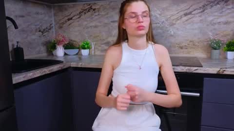 Snapshot of maydabarrick chatting on 02-11-25, 03:08 Mia online show from 02-11-25, 03:08