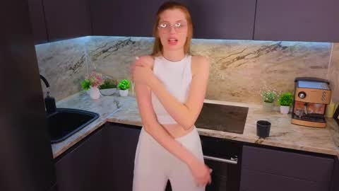 Snapshot of maydabarrick chatting on 02-12-25, 04:11 Mia online show from 02-12-25, 04:11