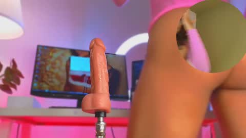 Snapshot of maykka chatting on 02-14-25, 11:42 Mayka online show from 02-14-25, 11:42