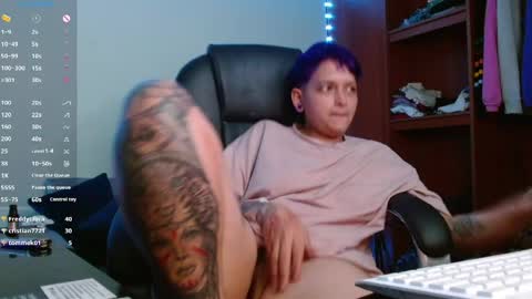 Snapshot of maylyy_kan chatting on 05-08-26, 01:33 Mayle kan online show from 05-08-26, 01:33